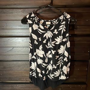 a new day Medium sleeveless blouse with white flowers on front and top of back